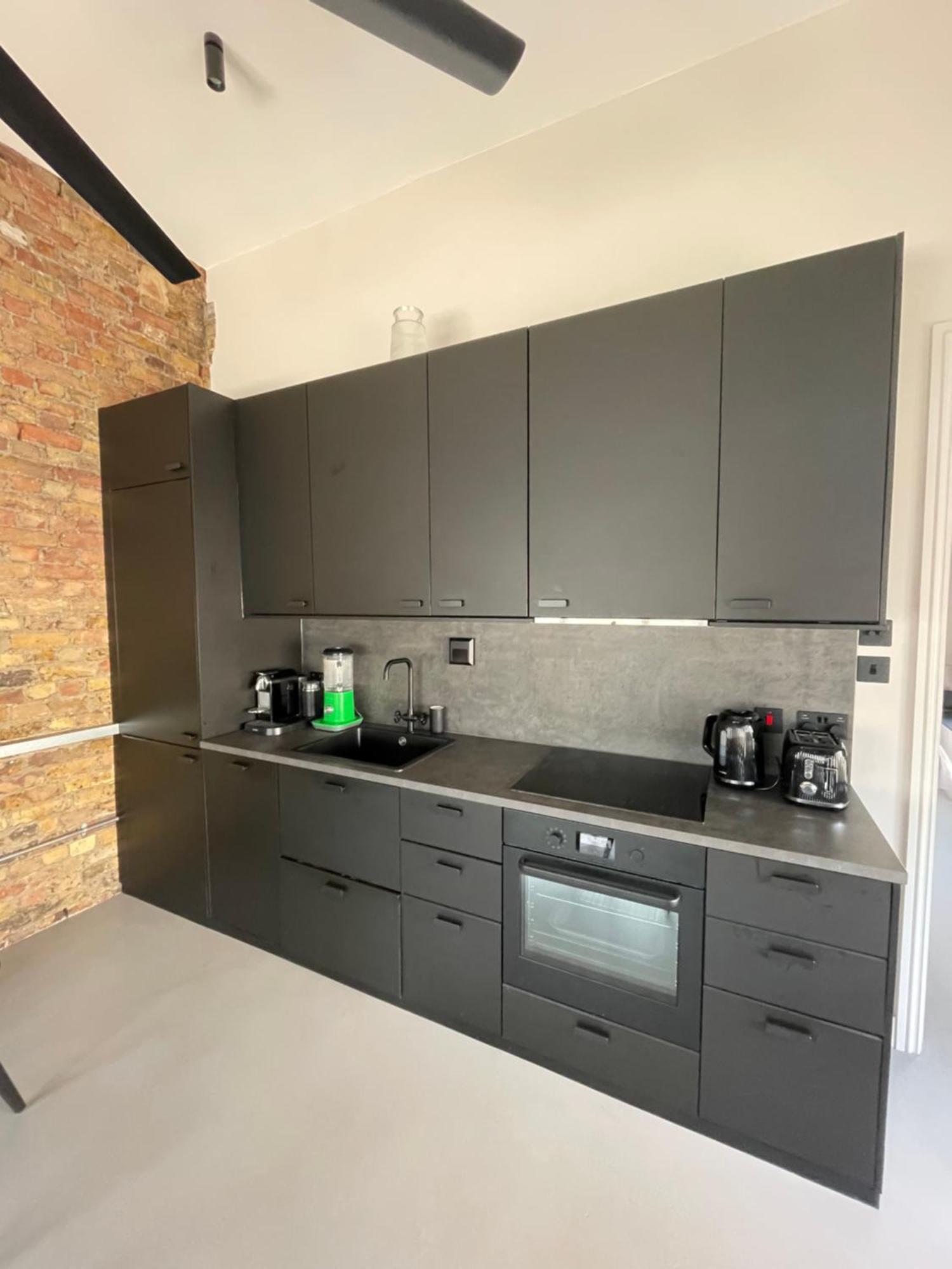 Sleek & Central 1bd Flat - Battersea Park